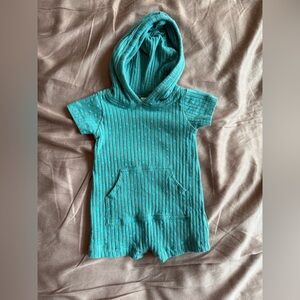 KATE QUINN ONE PIECE BABY HOODIE ROMPER ONSIE POLKA DOTS 0-3 MONTHS